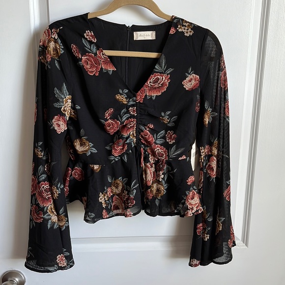 Altar'd State Tops - Altar’d State Floral Long Sleeve Cinched Crop Size Small